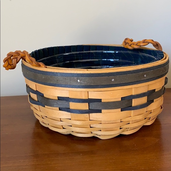 Longaberger Handwoven round basket 1998 Collectors - Picture 1 of 12